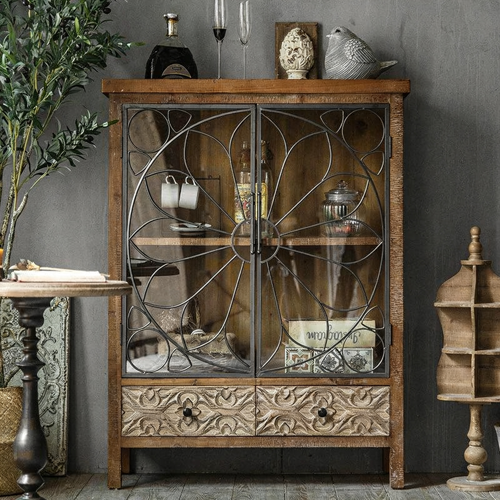 Carved Sideboard | LEUKHOME