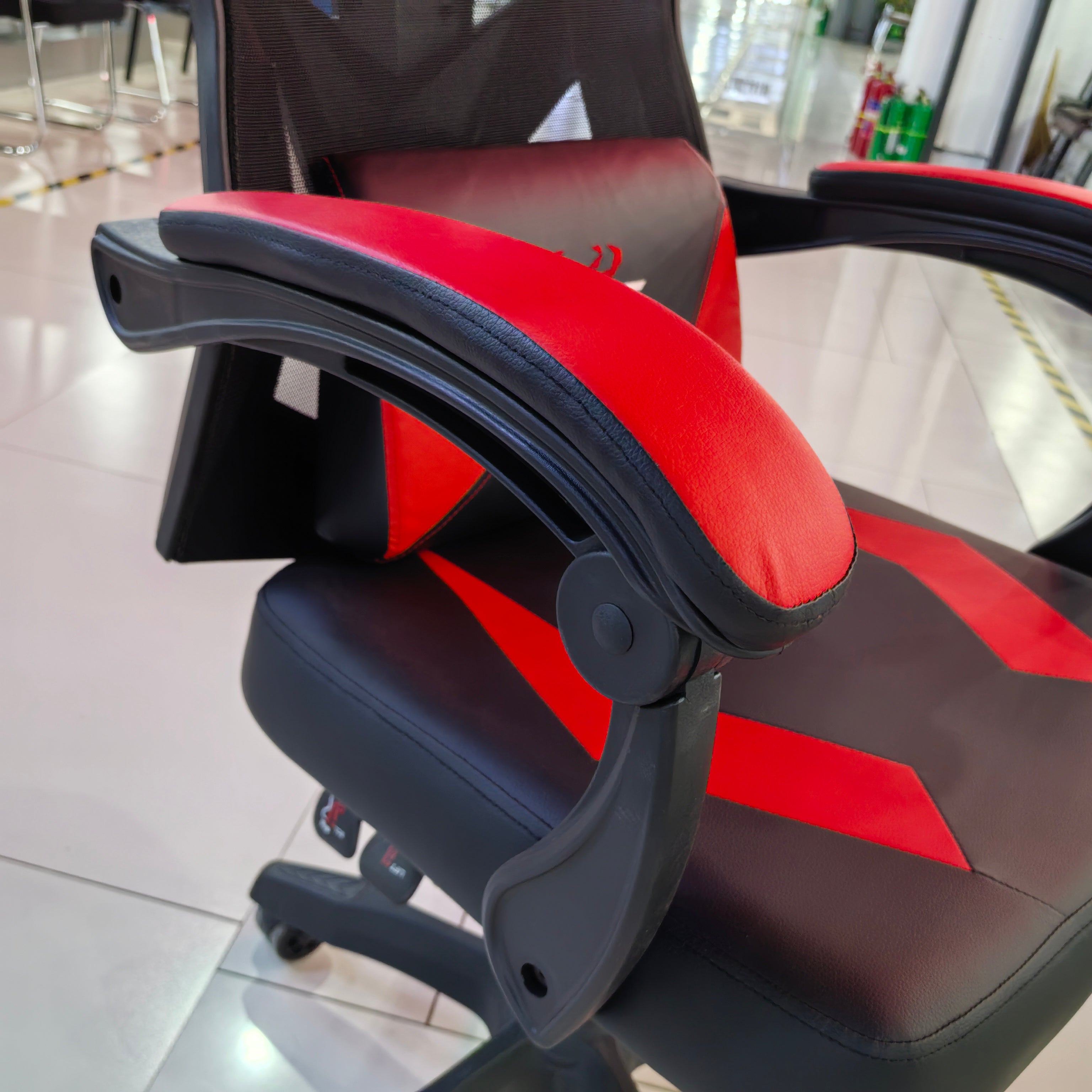 Gaming Chair Red Adjustable Height (1 Chair) LKG001GCYN | LEUKHOME