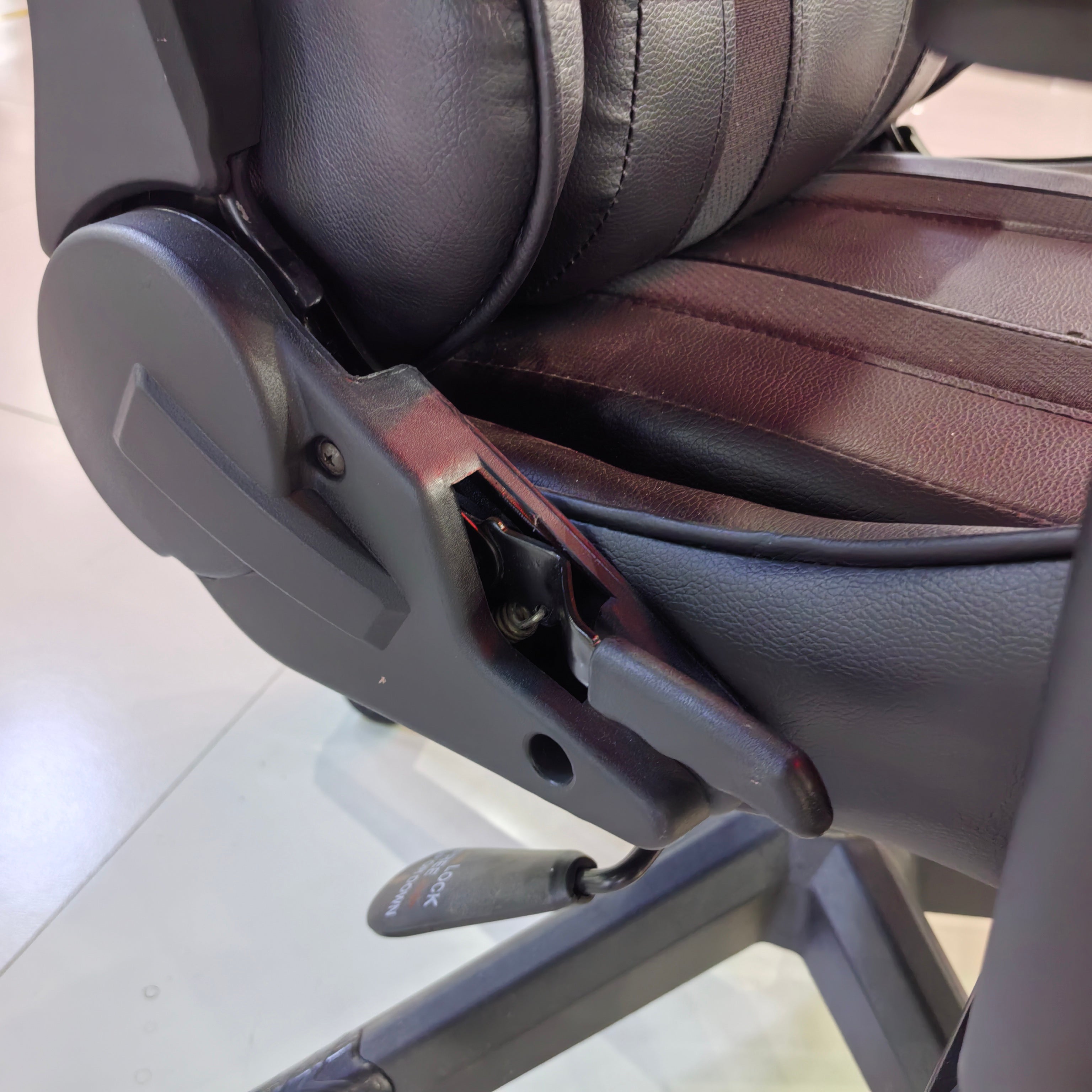 Gaming Chair Black Adjustable Height (1 Chair) LKG004GCYN | LEUKHOME