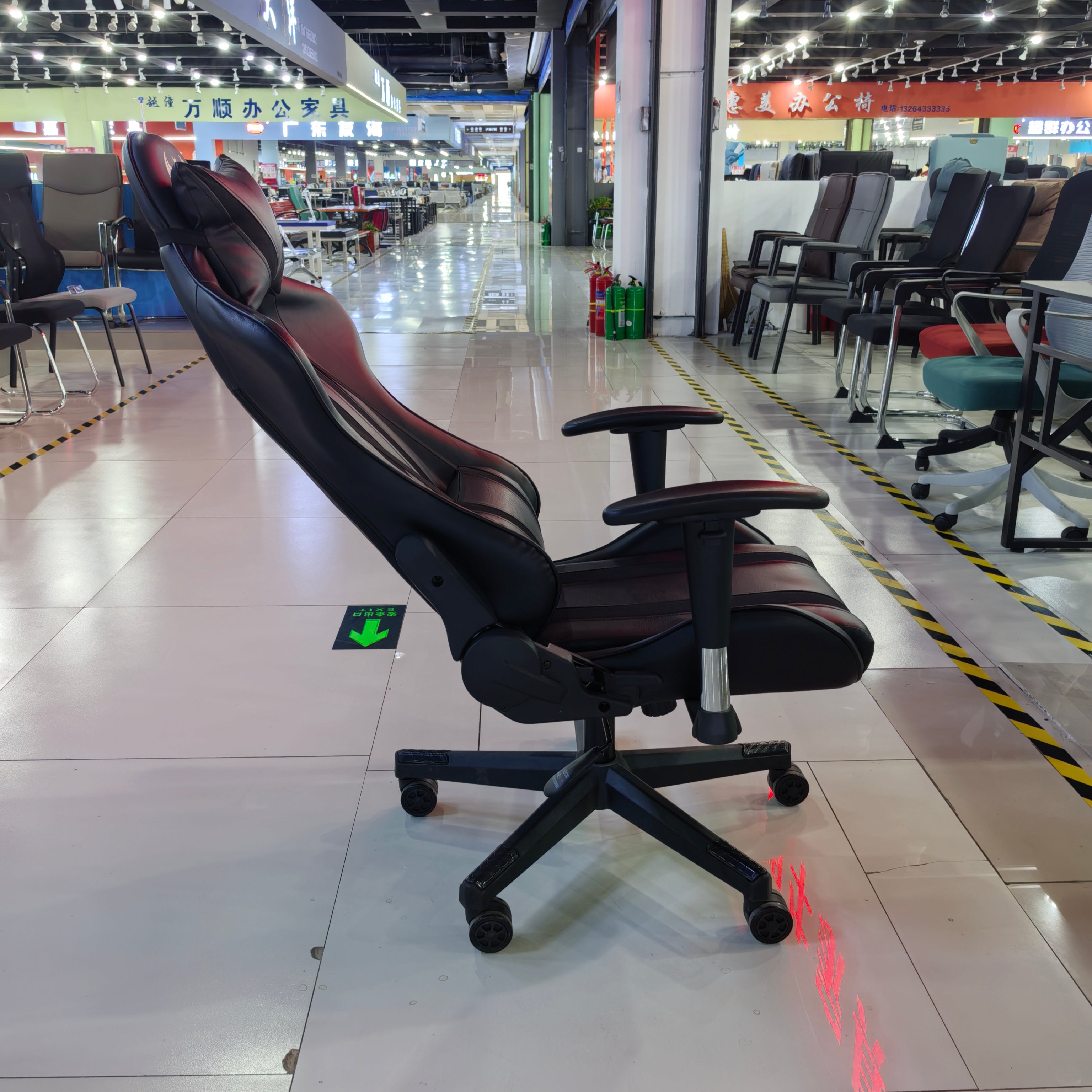 Gaming Chair Black Adjustable Height (1 Chair) LKG004GCYN | LEUKHOME