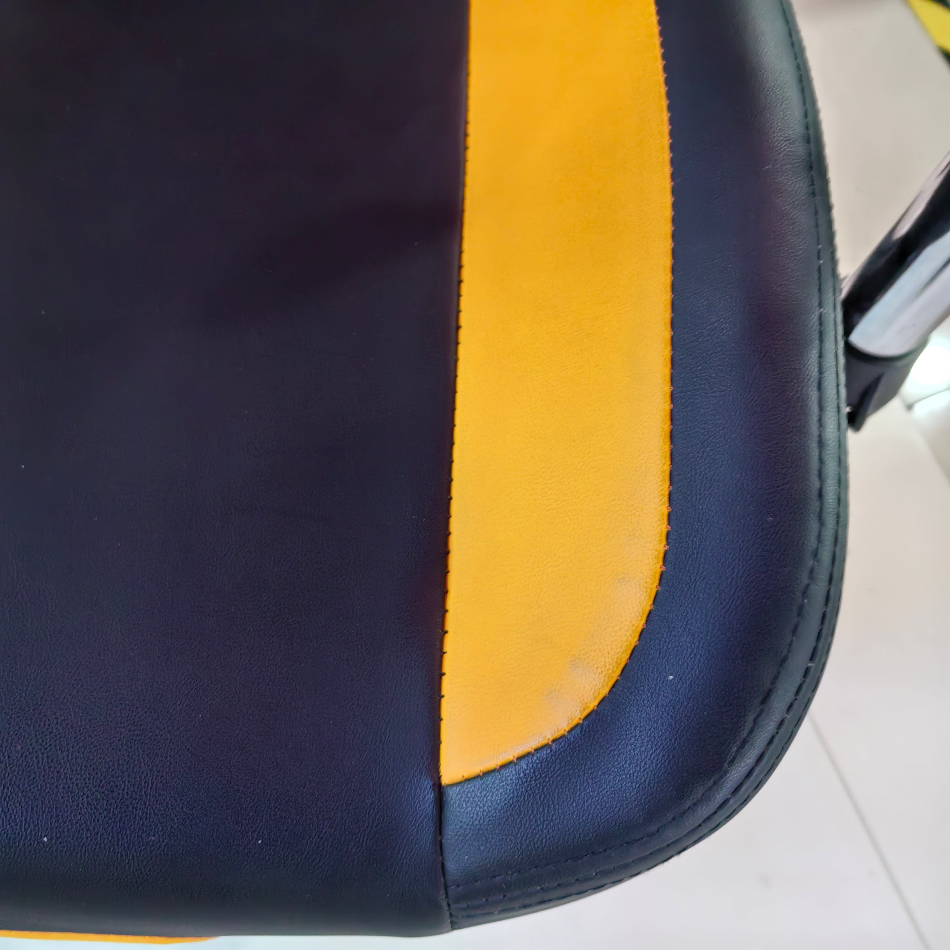 Gaming Chair Yellow Adjustable Height (1 Chair) LKG005GCYN | LEUKHOME