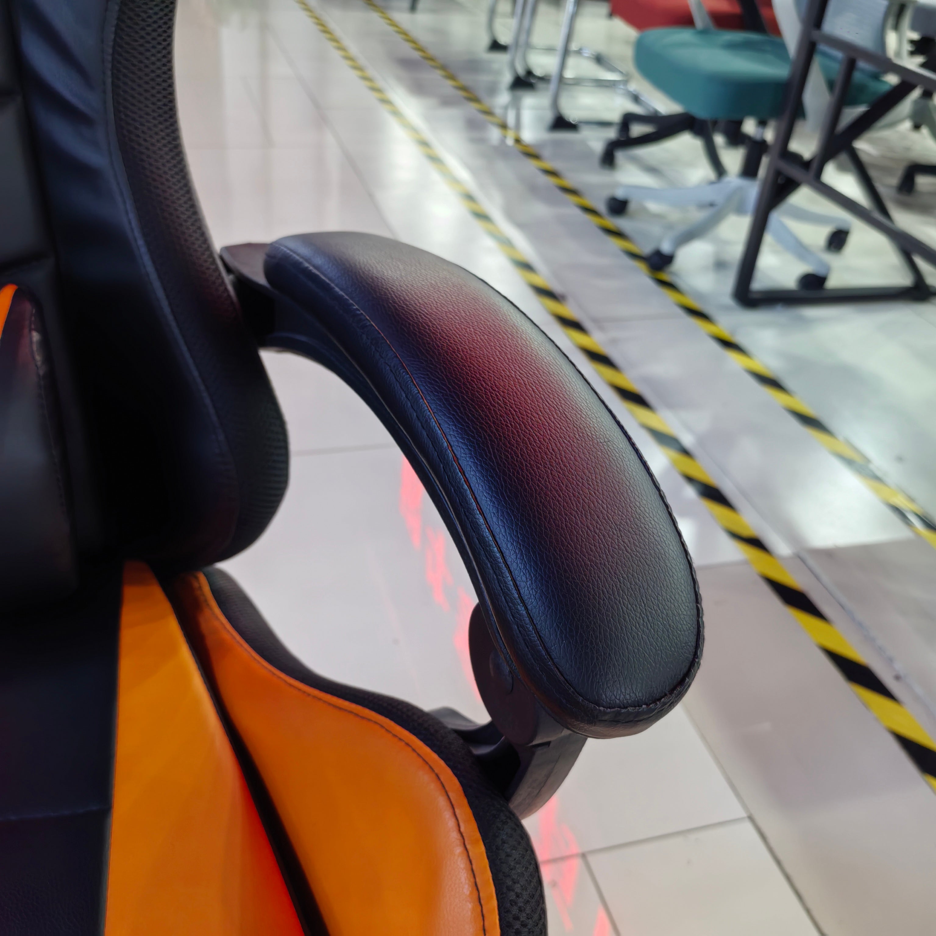 Gaming Chair Orange Adjustable Height (1 Chair) LKG006GCYN | LEUKHOME