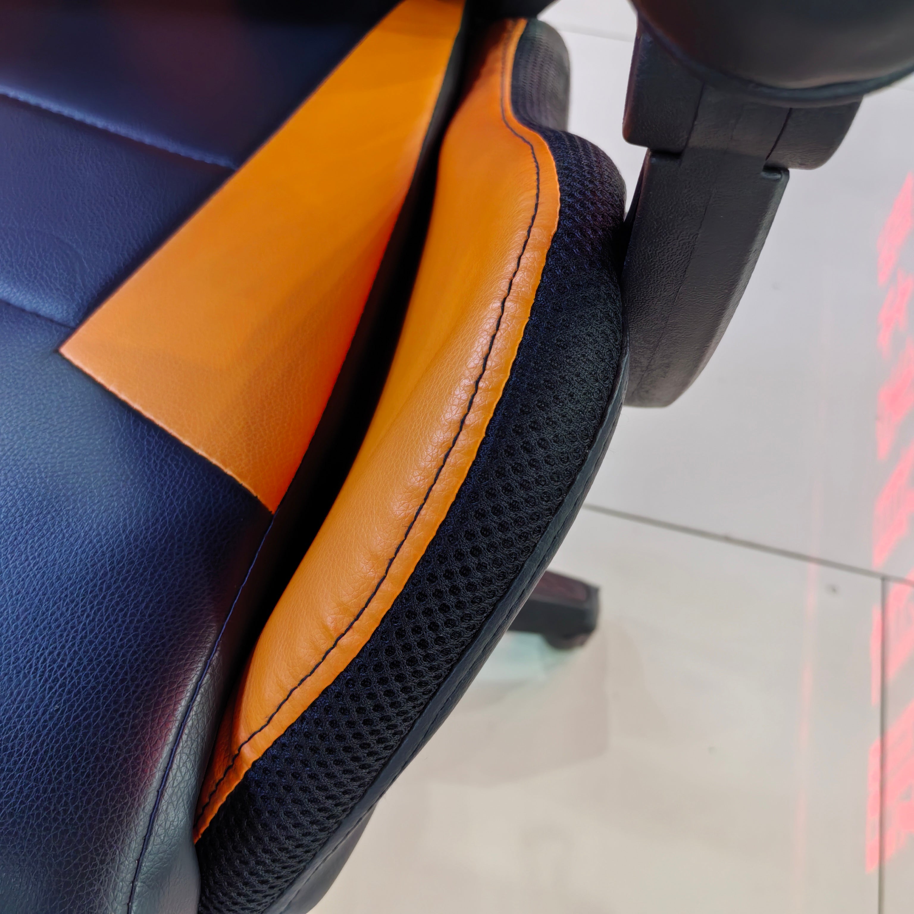 Gaming Chair Orange Adjustable Height (1 Chair) LKG006GCYN | LEUKHOME