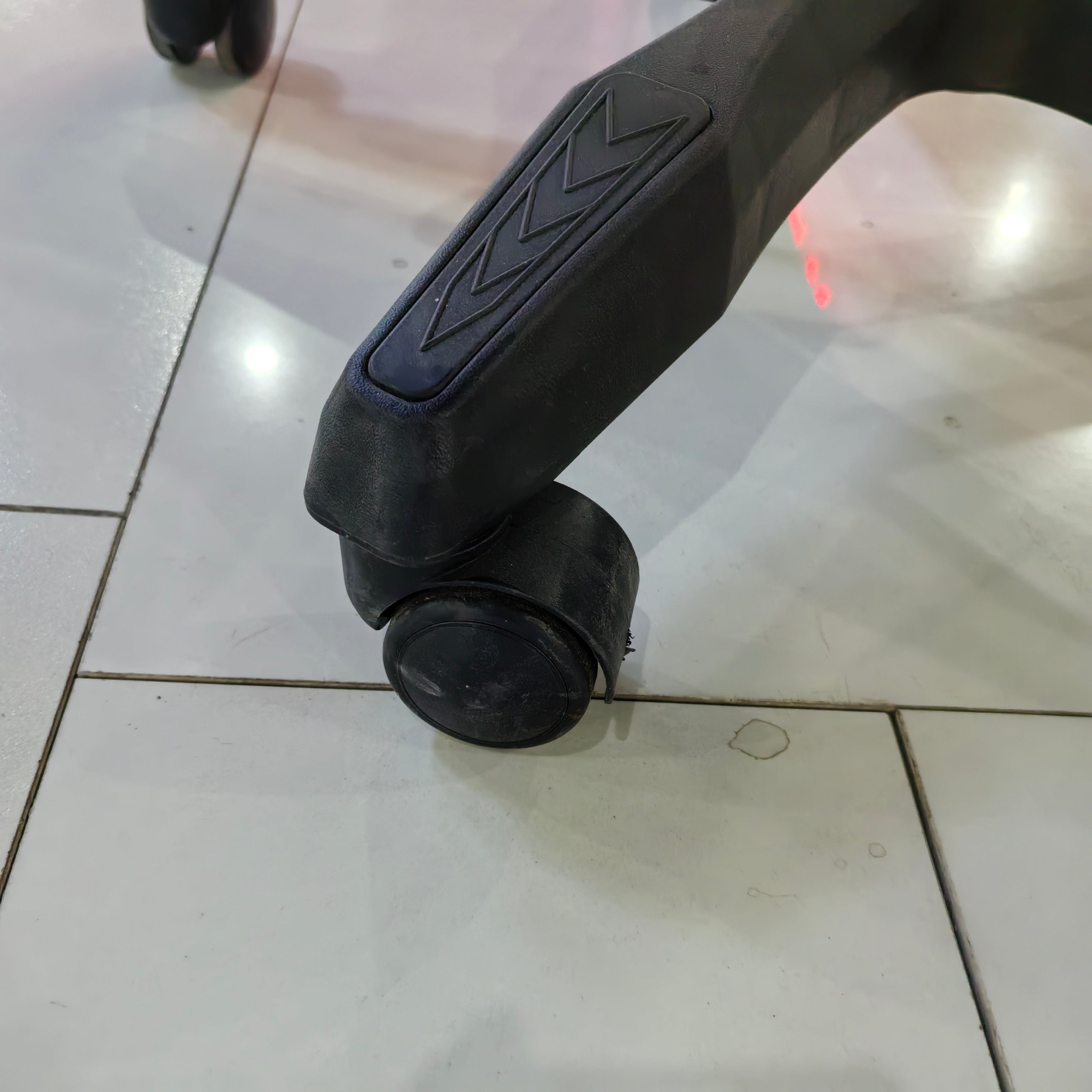 Gaming Chair Red Adjustable Height (1 Chair) LKG007GCYN | LEUKHOME