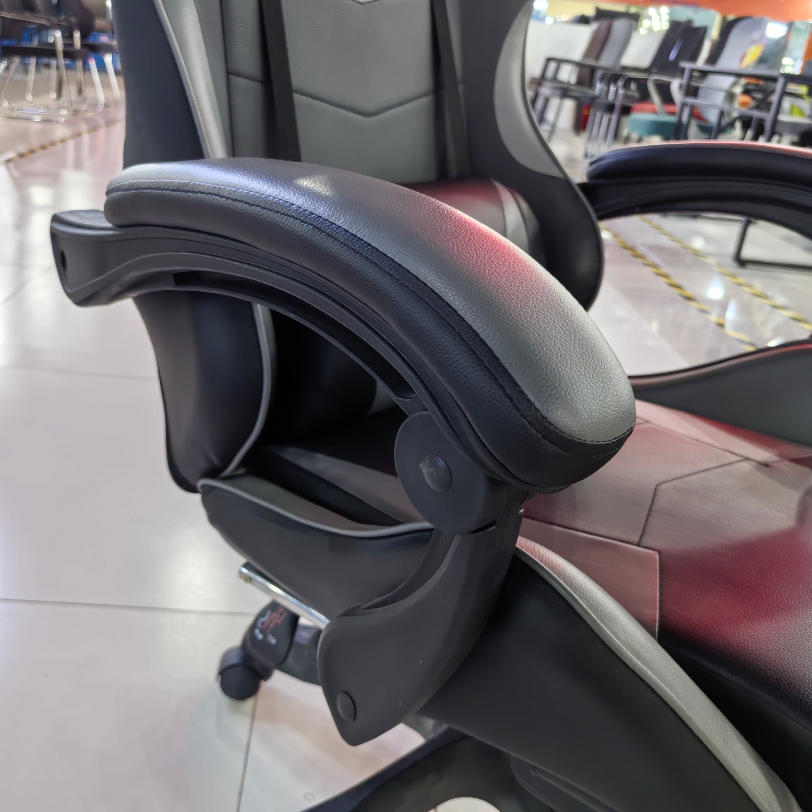 Gaming Chair Grey Adjustable Height (1 Chair) LKG008GCYN | LEUKHOME