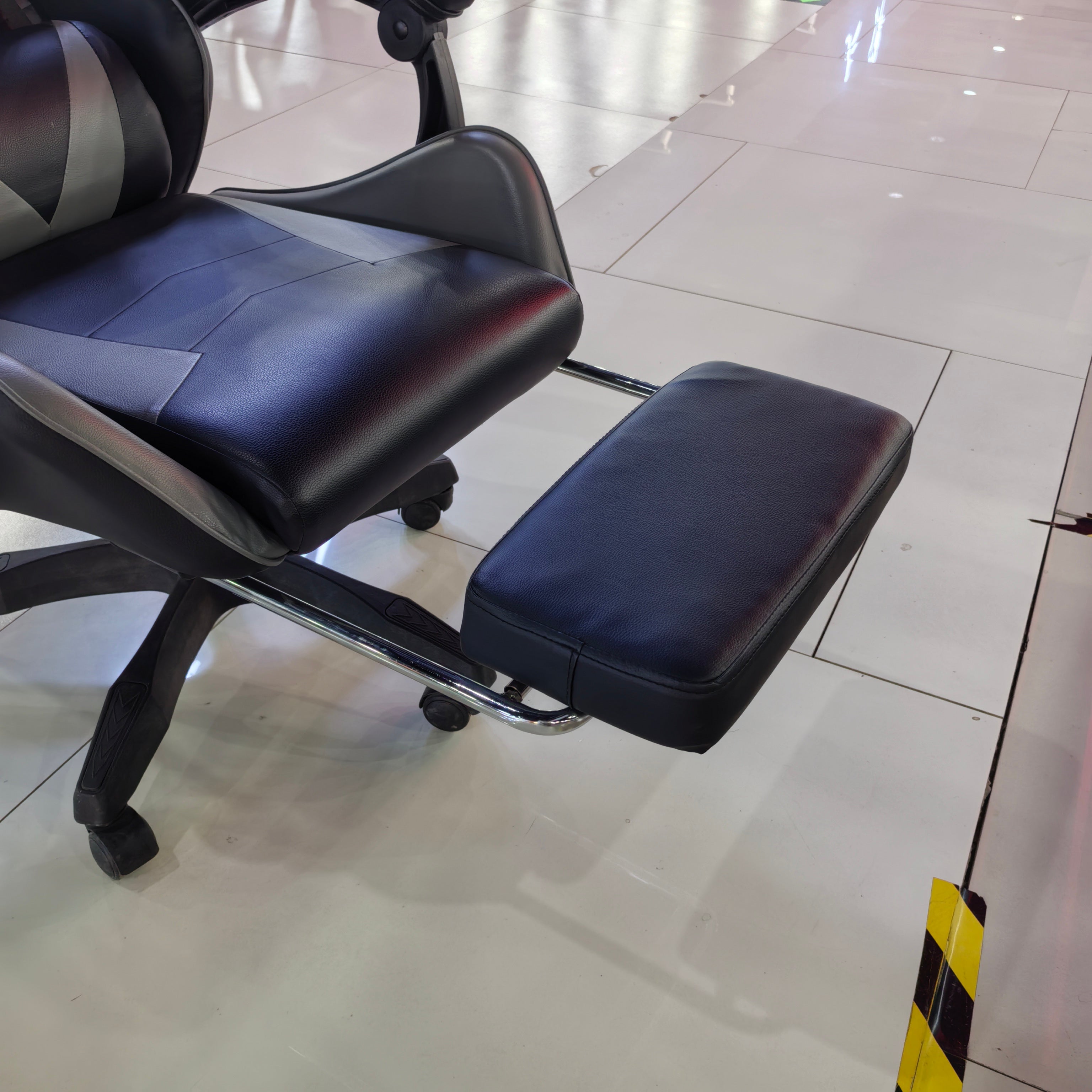 Gaming Chair Grey Adjustable Height (1 Chair) LKG008GCYN | LEUKHOME