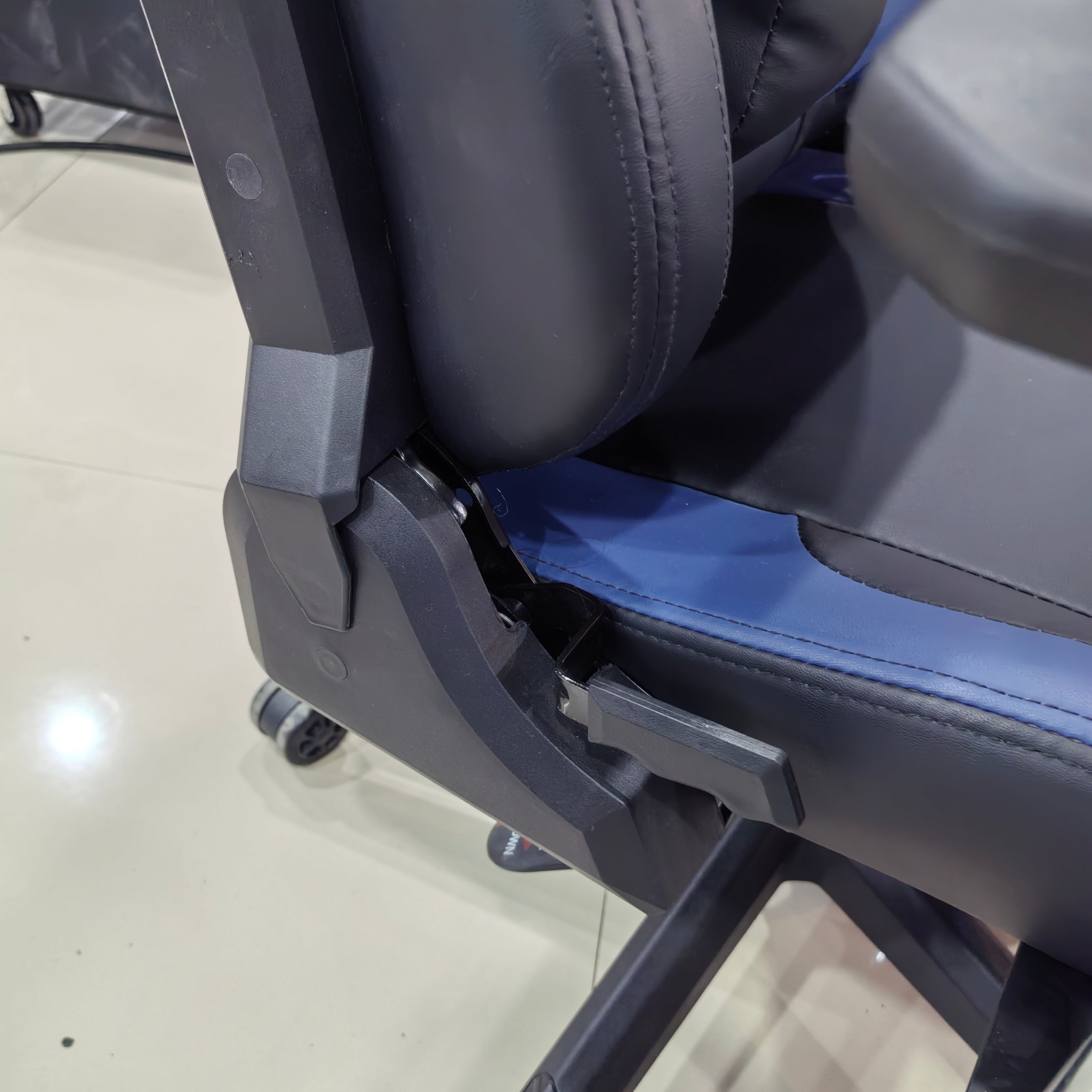 Gaming Chair Blue Adjustable Height (1 Chair) LKG009GCYN | LEUKHOME