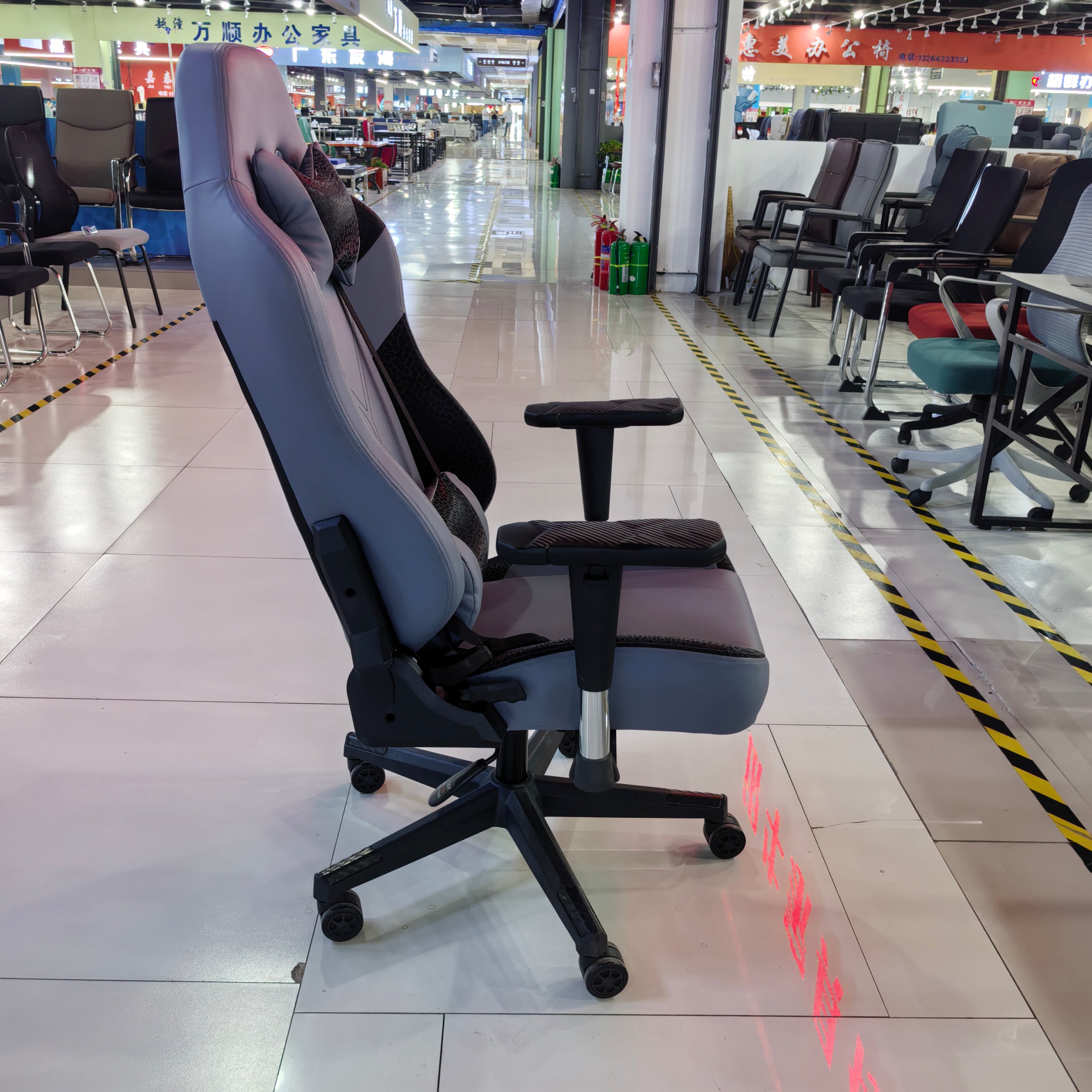 Gaming Chair Grey Adjustable Height (1 Chair) LKG010GCYN | LEUKHOME
