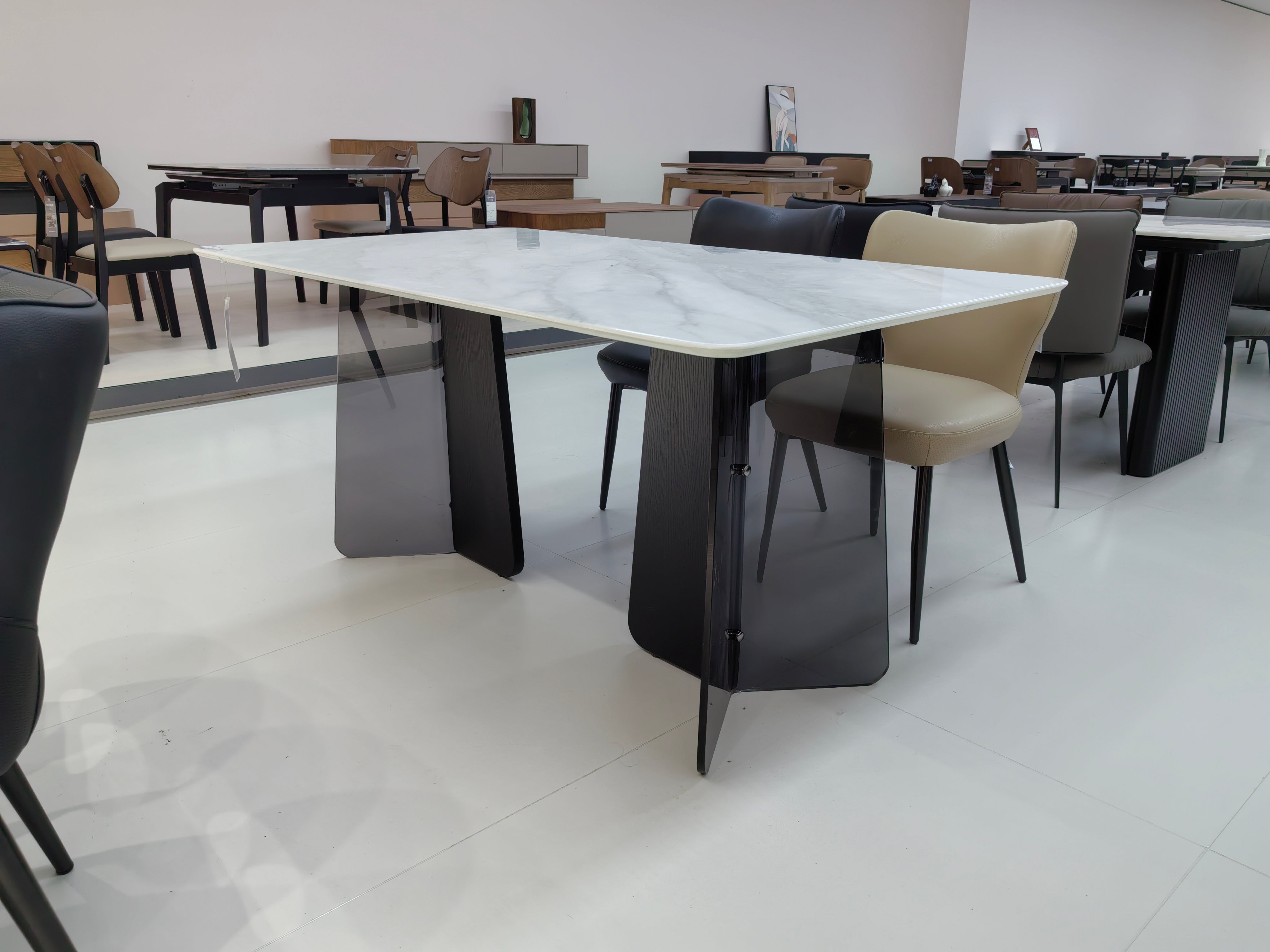 Dining Table Super Crystal Acrylic LKD078DTSSJ | LEUKHOME