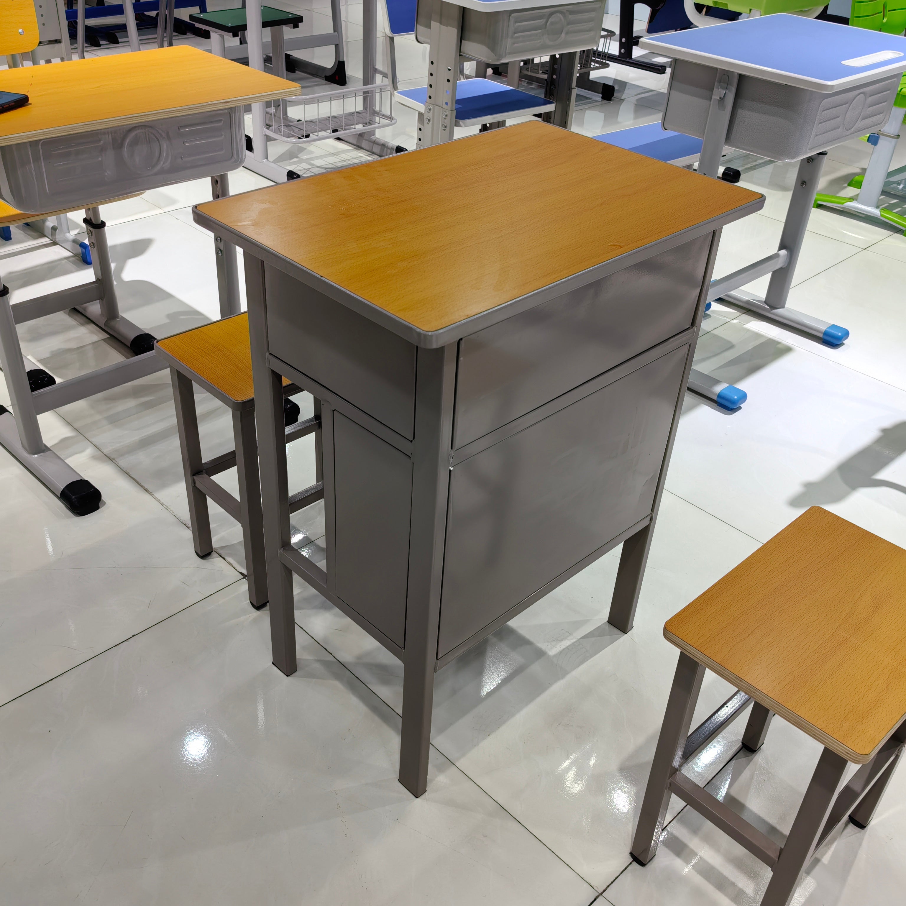 Single Desk and Chair, 1 Set (1 Table+1 Chair) LKS801DKTSL | LEUKHOME