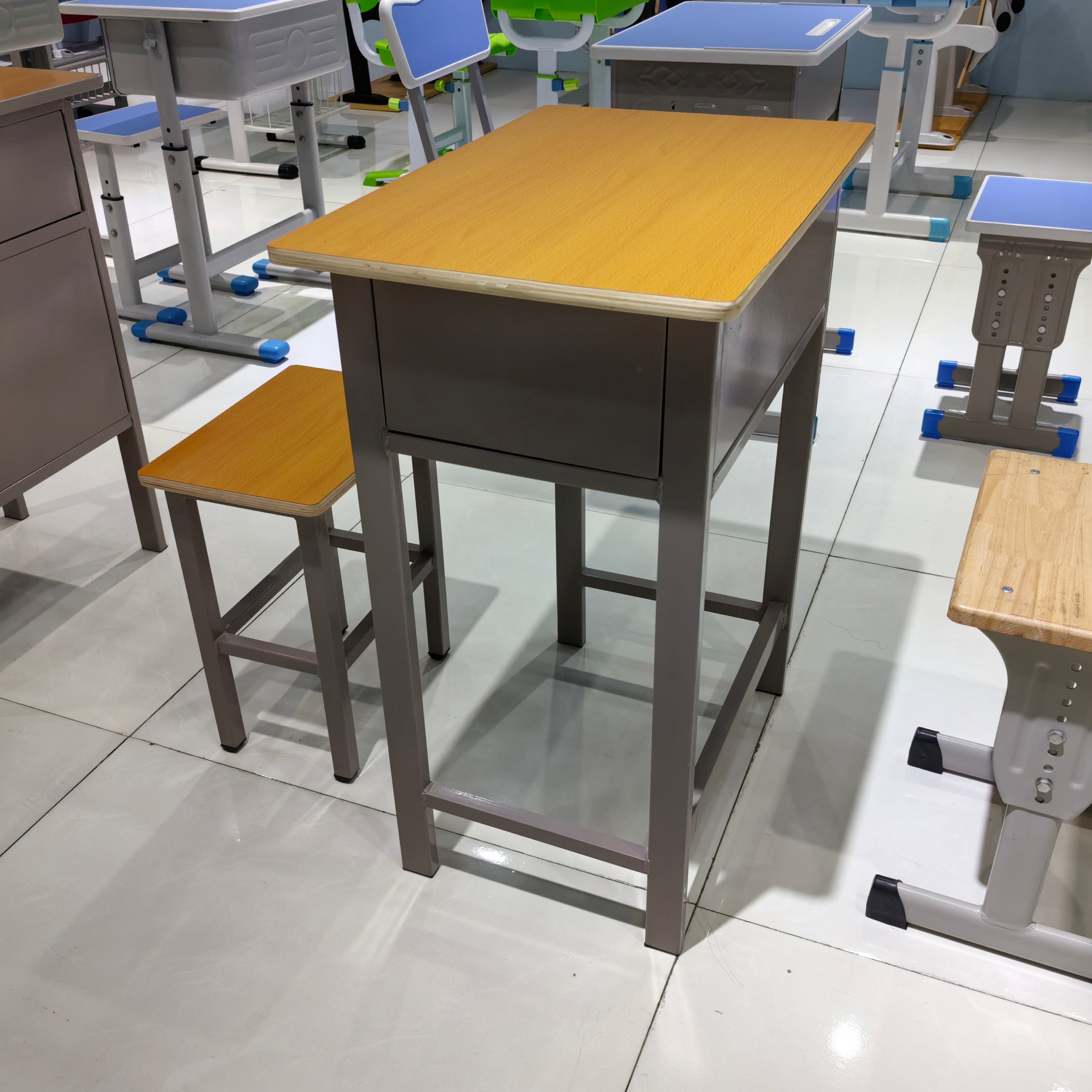Single Desk and Chair, 1 Set (1 Table+1 Chair) LKS802DKTSL | LEUKHOME