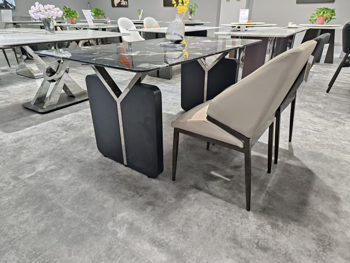 Обеденный стол Super Crystal из нержавеющей стали и дерева LKD065DTYX | LEUKHOME