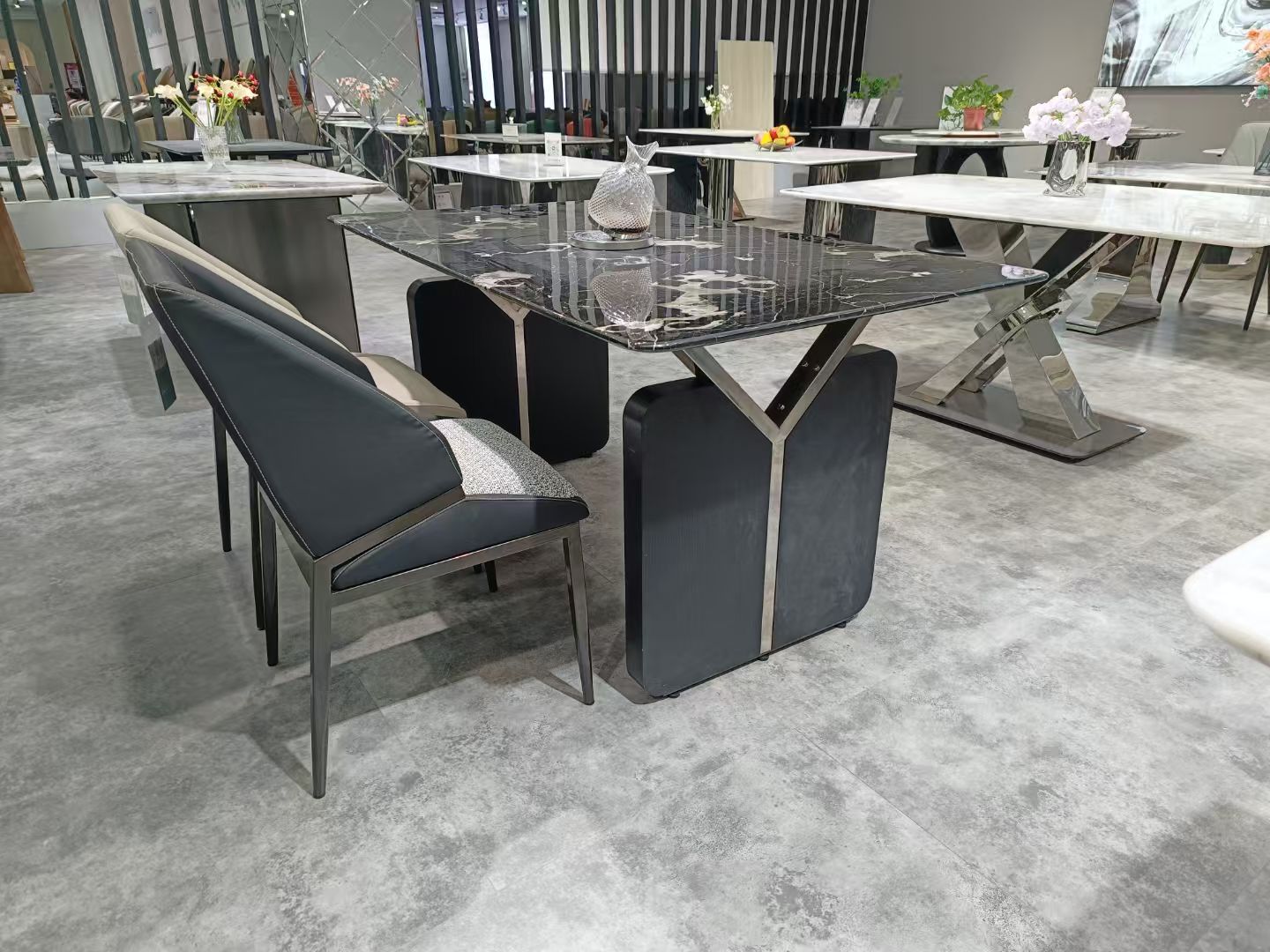 Обеденный стол Super Crystal из нержавеющей стали и дерева LKD065DTYX | LEUKHOME