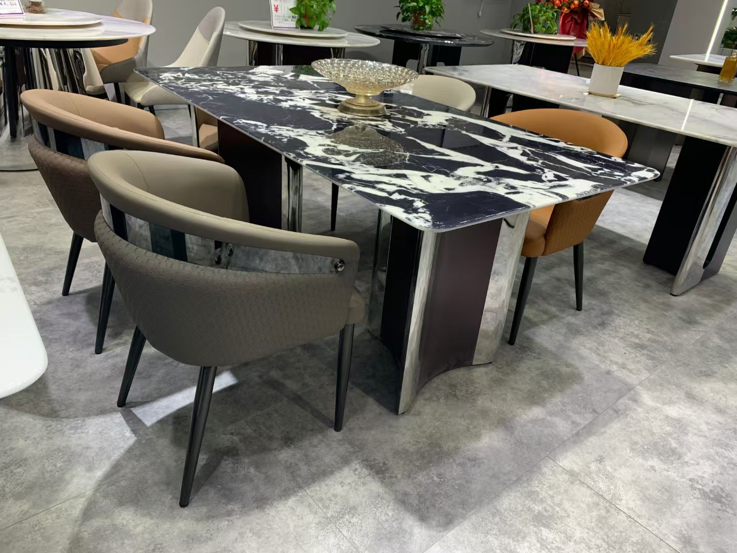 Обеденный стол из суперкристальной нержавеющей стали LKD059DTYX | LEUKHOME