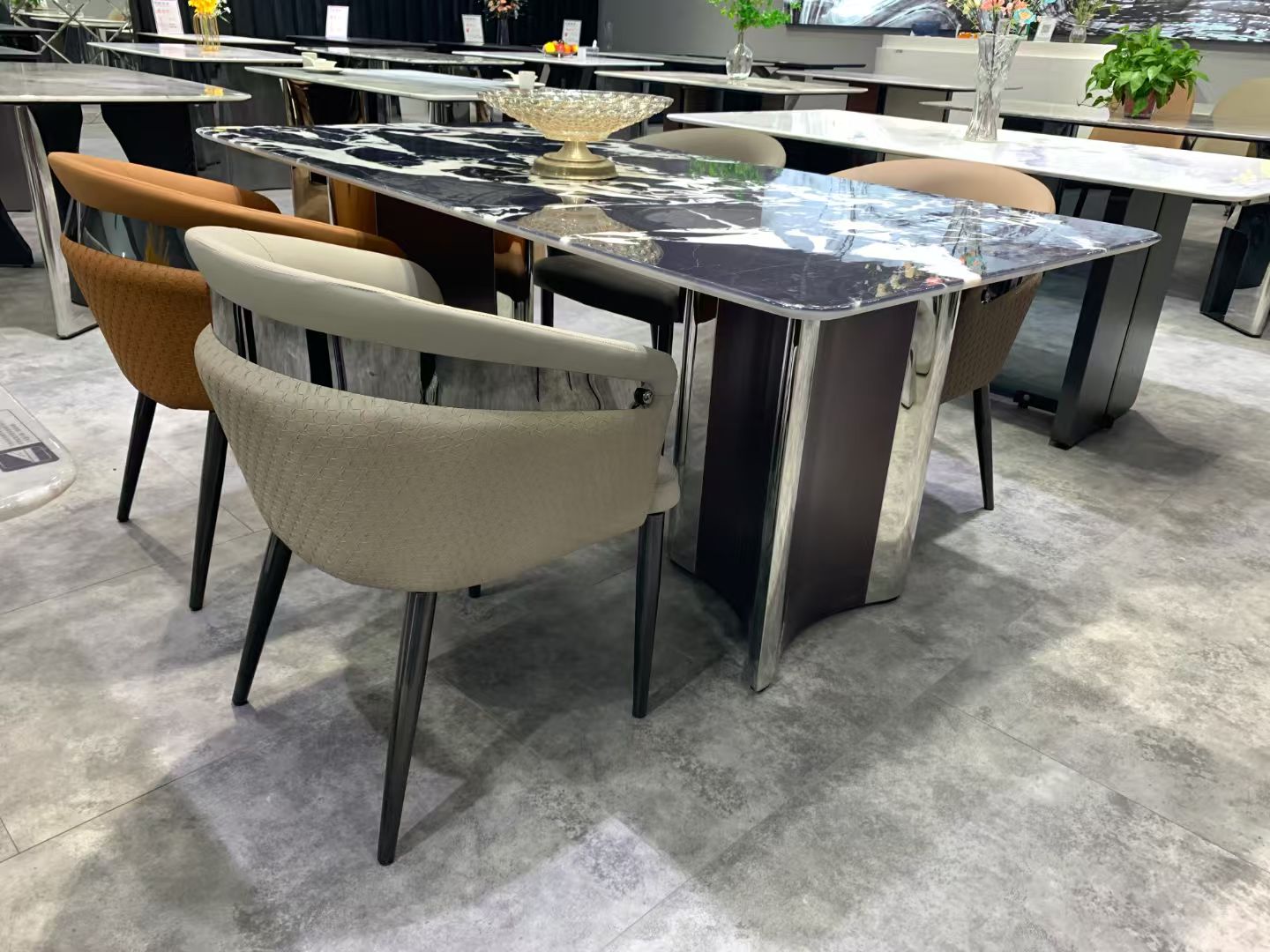 Обеденный стол из суперкристальной нержавеющей стали LKD059DTYX | LEUKHOME